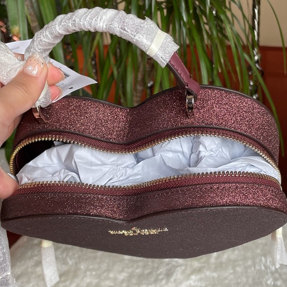 ‼️SOLD‼️ Kate Spade Heart Crossbody in Burgundy Glitter ✨✨ - Picture 7 of 12